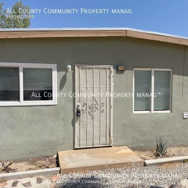 Building Photo - 2 Bed 1 Bath House for Rent in 29Palms!