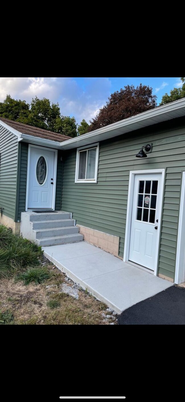 Building Photo - 84 Pound St