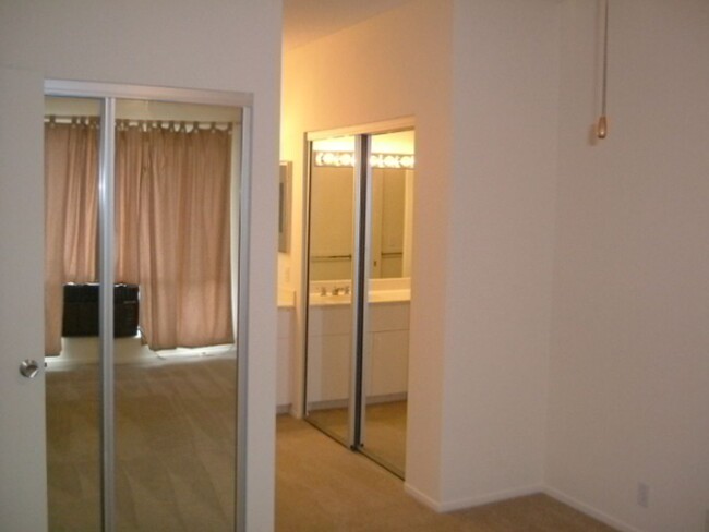 Foto del edificio - 2 bedroom, 2 bath, and, 2 assigned parking...