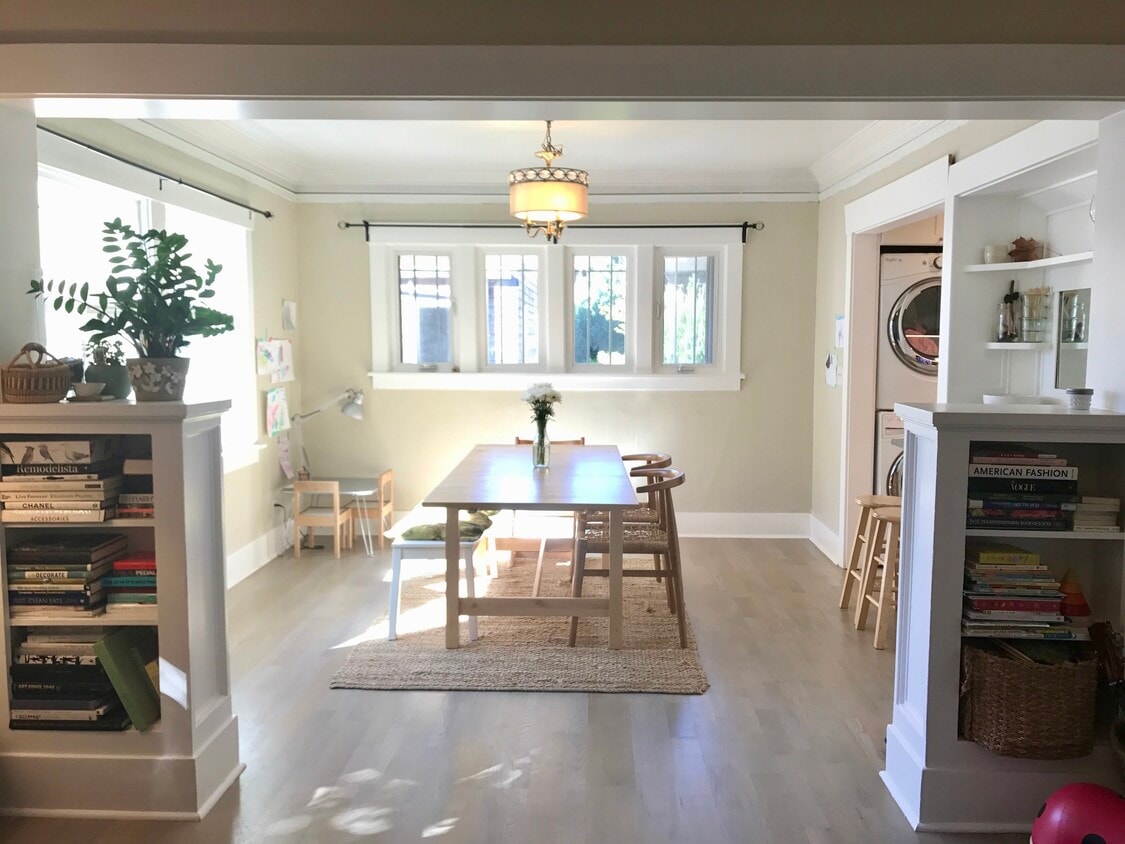 Dining Room - 906 W Howe St