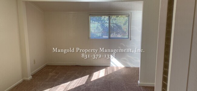 Foto del edificio - Charming 2-Bed 1-Bath Home with Spacious Y...