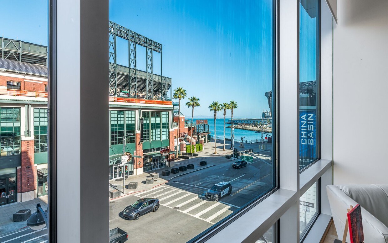 Primary Photo - Mission Bay: Furnished 1 Bed + Den w/ Air ...