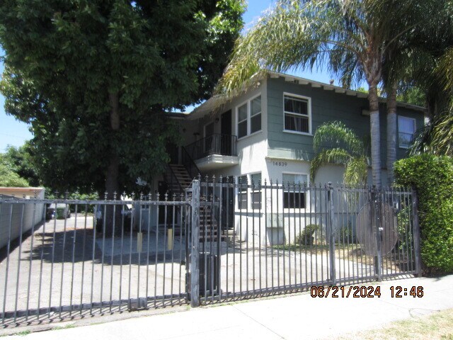 Foto principal - 14839 Blythe St