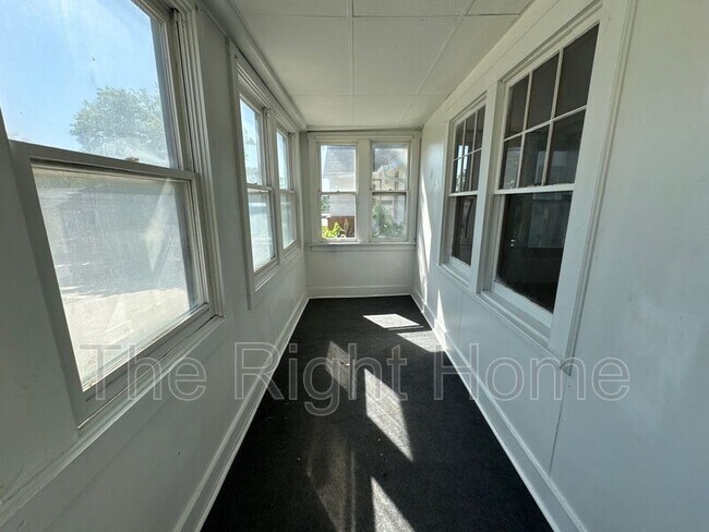 Foto del edificio - 2921 Clarkson Ave