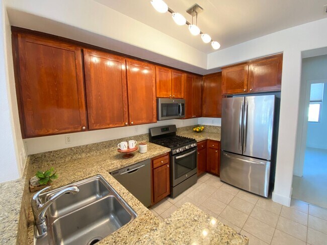 Building Photo - Advent - Large & Spacious Three Bedroom W/...