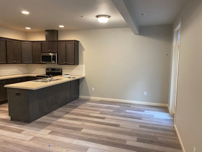 Foto del edificio - 193 Cloverdale Rd