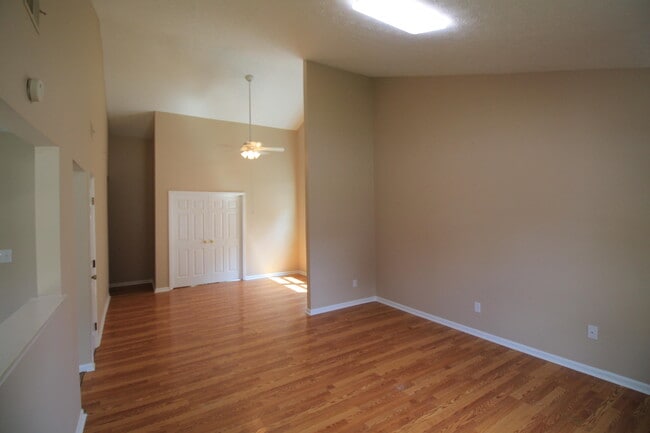 Building Photo - 316 Squires Rd