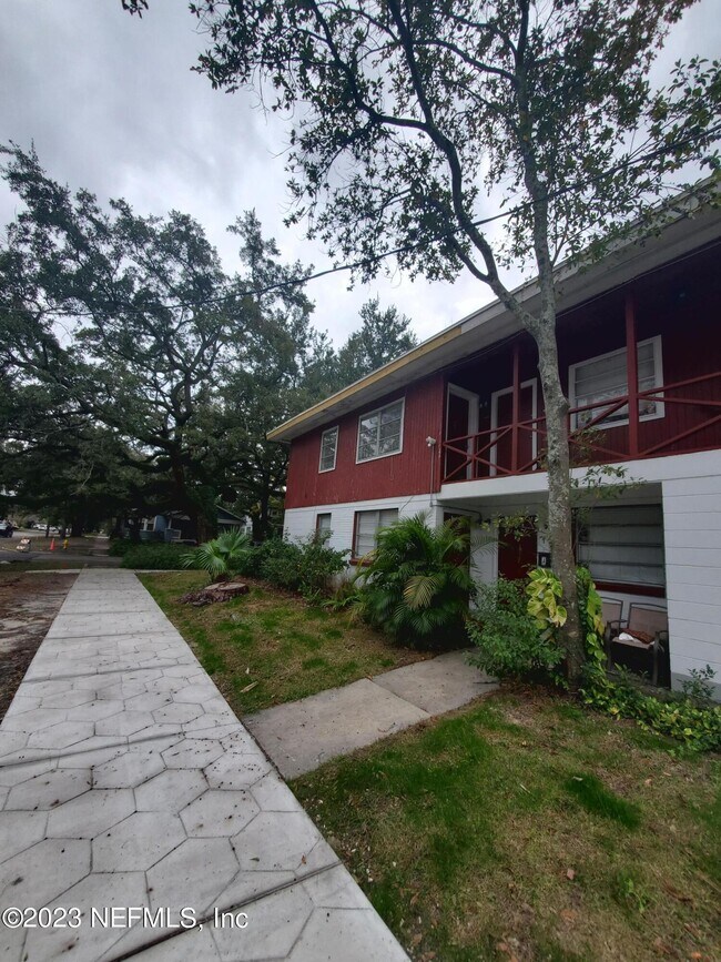 Building Photo - 2305 Myra St
