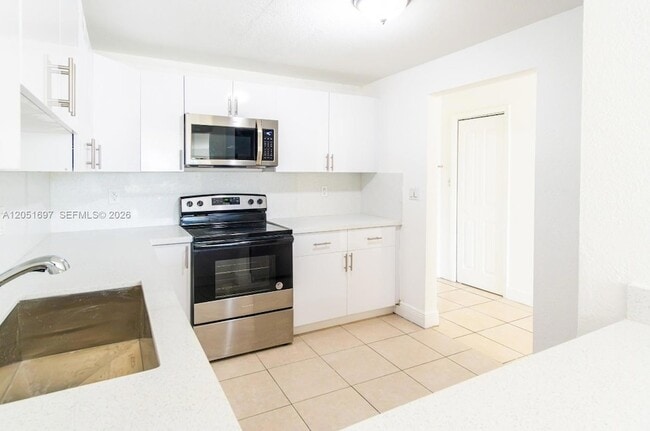 Foto del edificio - 6950 Miami Gardens Dr