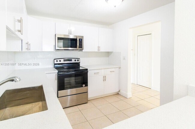Photo - 6950 Miami Gardens Dr Unit 2-501 Apartment
