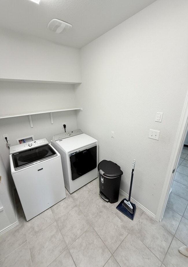 Foto del edificio - 3711 Brunswick Dr