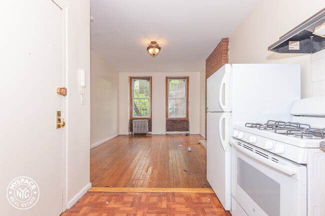 Foto del edificio - 38 Nostrand Ave.