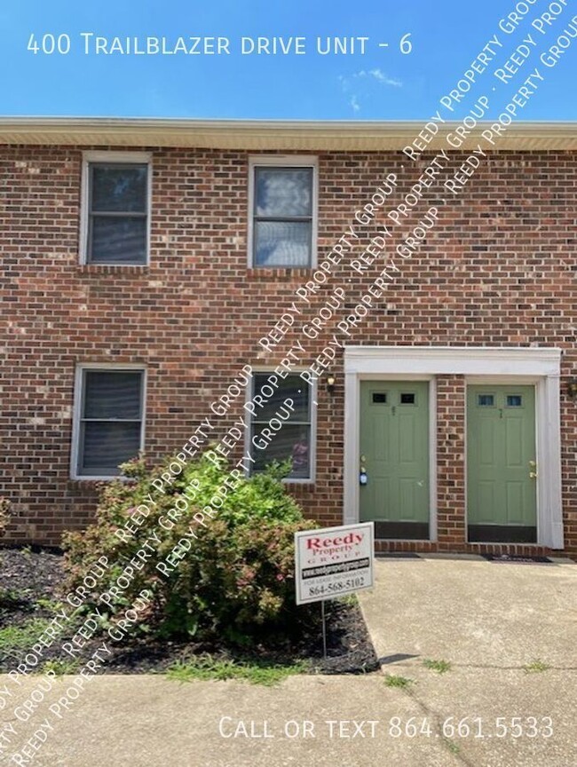 Building Photo - Spacious Townhome on SRT