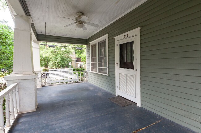 Foto del edificio - Charming 1920's Bungalow w/ Modern Upgrade...