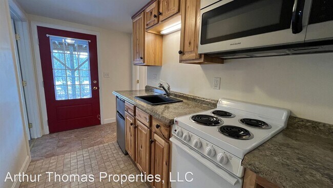 Building Photo - 1 br, 1 bath House - 14 Garrison Ln.