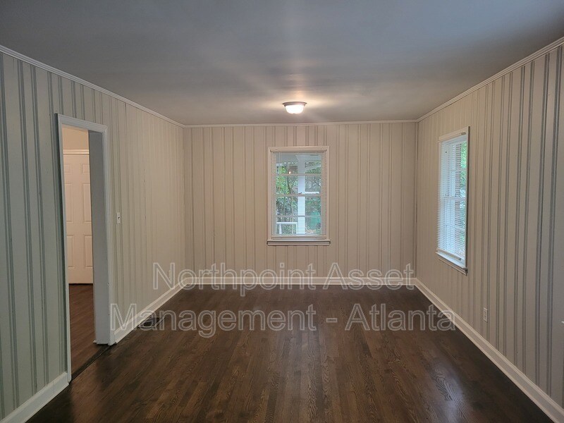 Building Photo - 478 Pine Dr