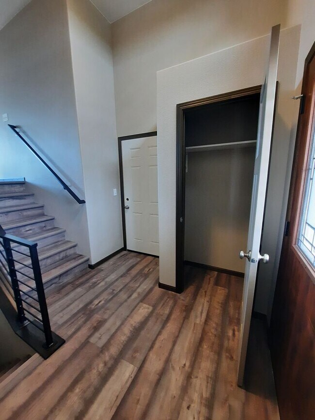 Foto del edificio - 4 BED | 3 BATH | SINGLE-FAMILY | DOUBLE GA...