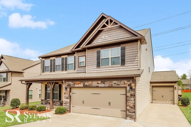 Building Photo - Don't miss out on this fabulous home!