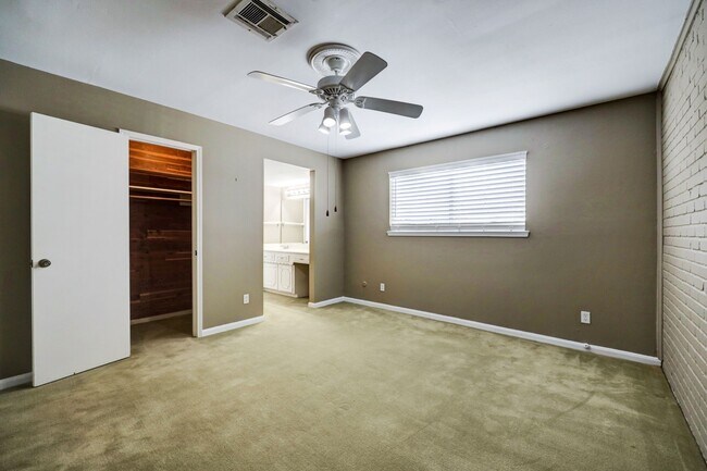 Foto del edificio - 1422 Walnut Bend Ln