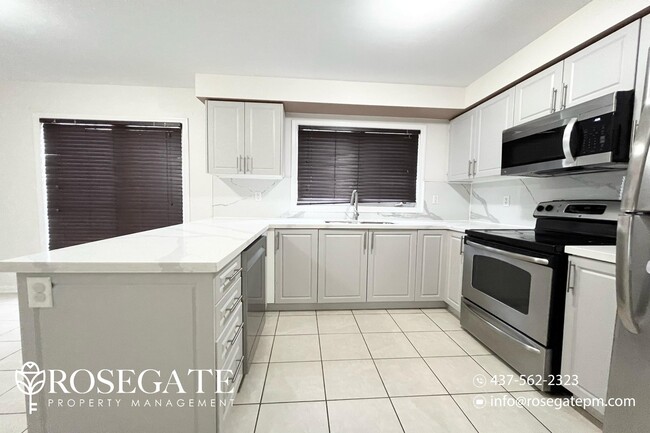 Building Photo - Bright & Modern 3-Bed Townhome in Ancaster...