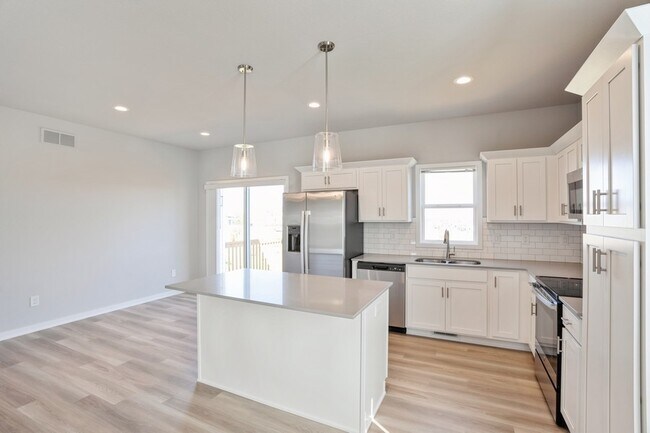 Building Photo - 16605 Mill Pond Dr