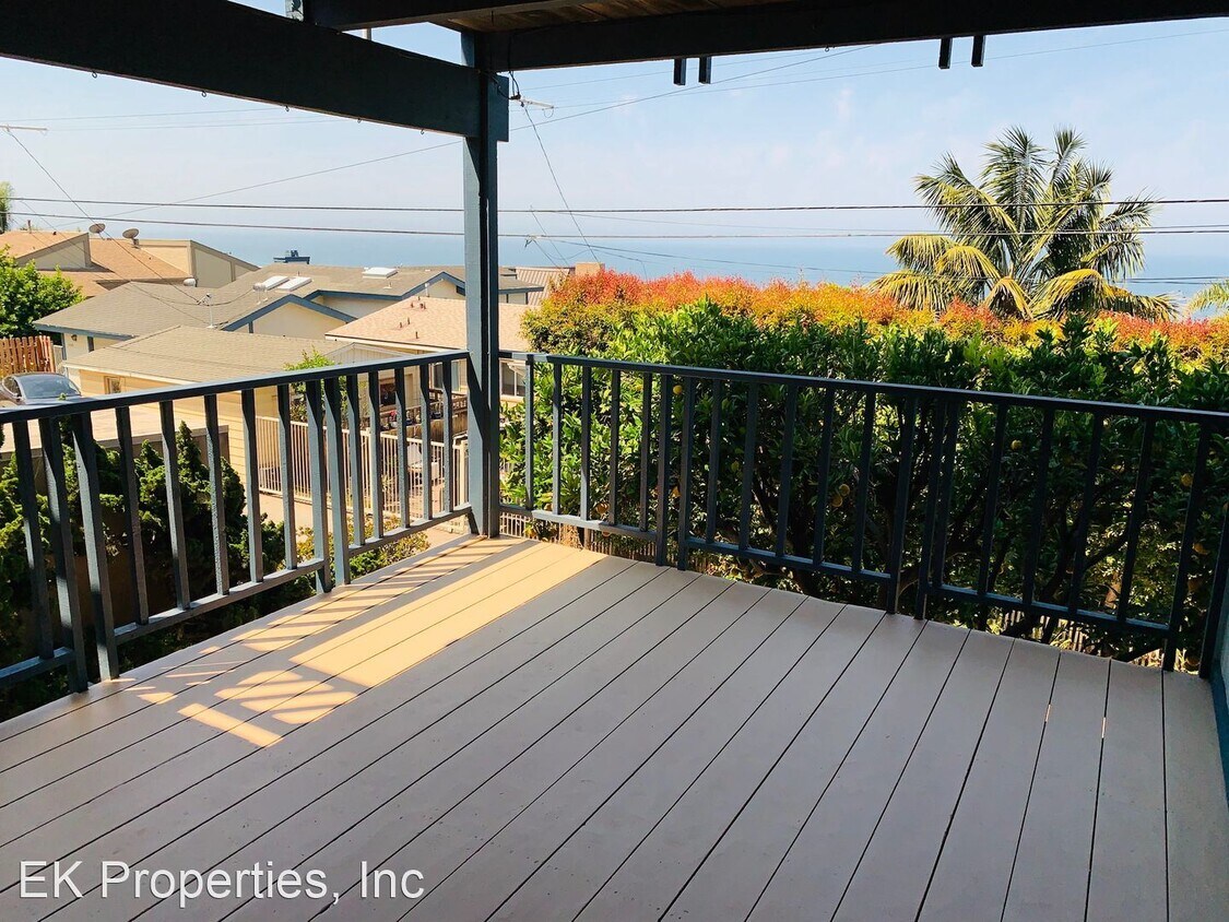 Foto principal - 2 br, 2 bath Apartment - 2240 Cambridge Ave.