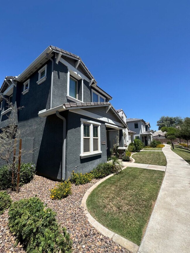 Foto del edificio - 3 BEDROOM IN CHANDLER