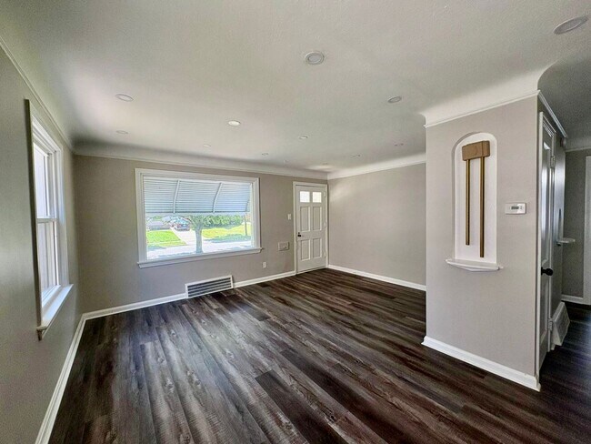 Foto del edificio - 4165 Harwood Rd