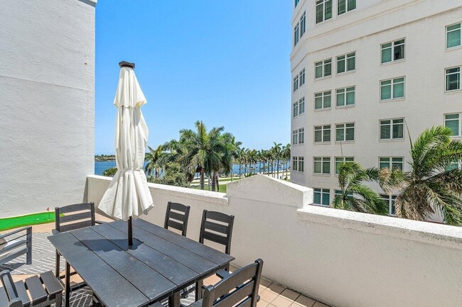 Photo - 255 Evernia St Apartment