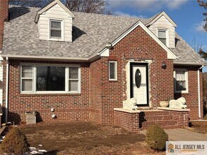 Building Photo - 18 Fountain St