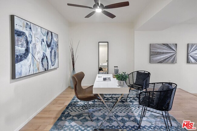 Building Photo - 1506 S Bentley Ave