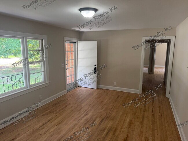Foto del edificio - 920 Cedarbrook Dr