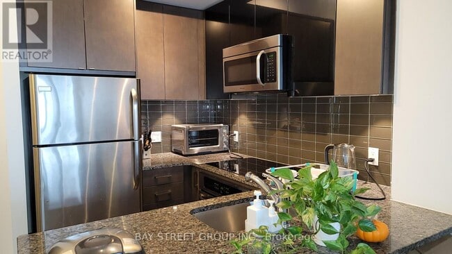 Building Photo - 98 Lillian St