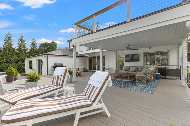 Foto del edificio - 80 Soundview Dr