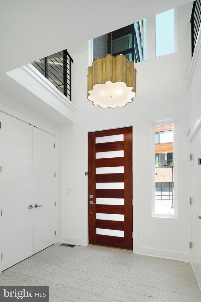 Foto del edificio - 142R S Front St