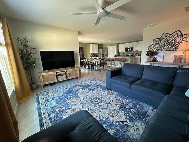 Building Photo - Spacious 4BR in Desirable Deer Path North!