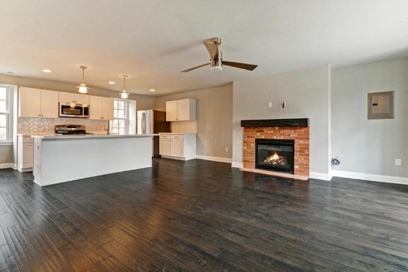 Primary Photo - 48 Aston Row Ln