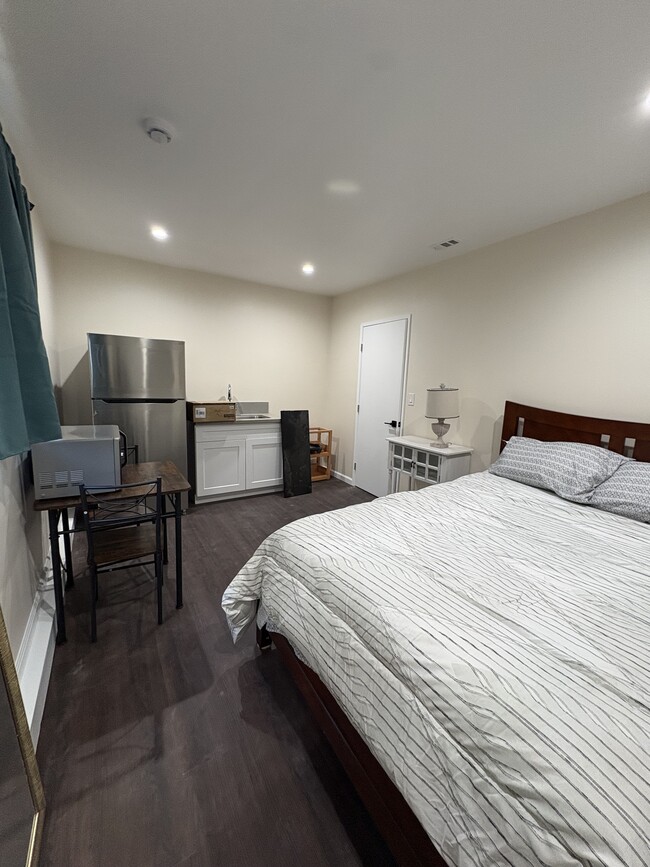 Building Photo - 35887 Lourdes Dr