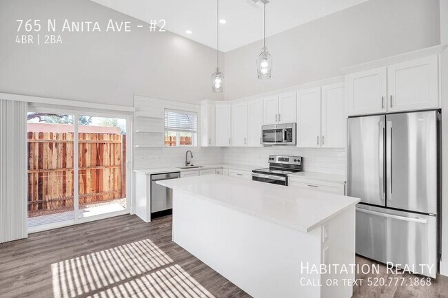 Foto del edificio - 765 N Anita Ave