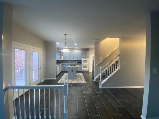 Building Photo - 6765 Sutton Oaks Way