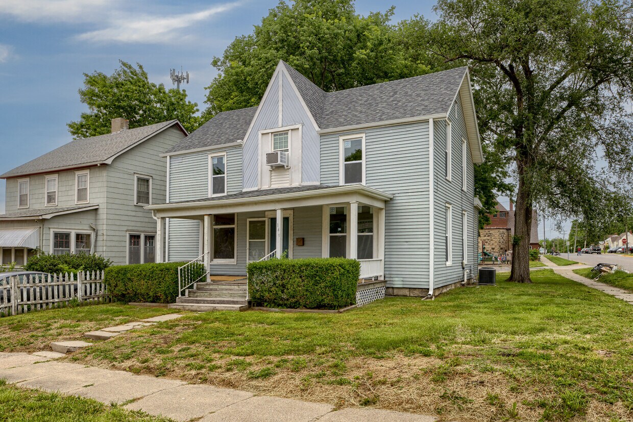 Primary Photo - 145 E Market St