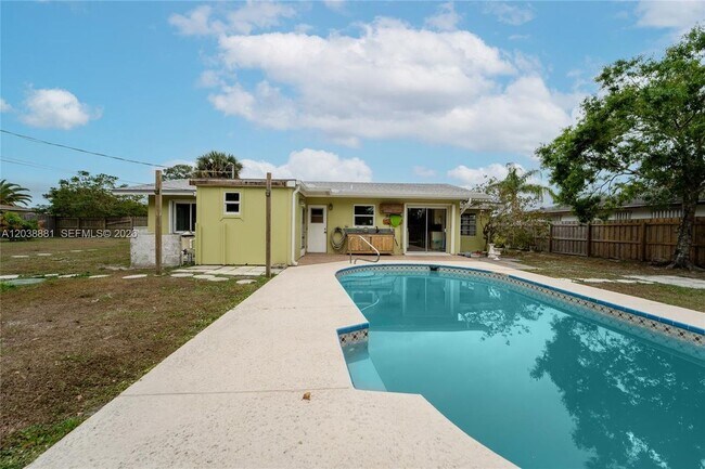 Foto del edificio - 607 Coconut Ave N