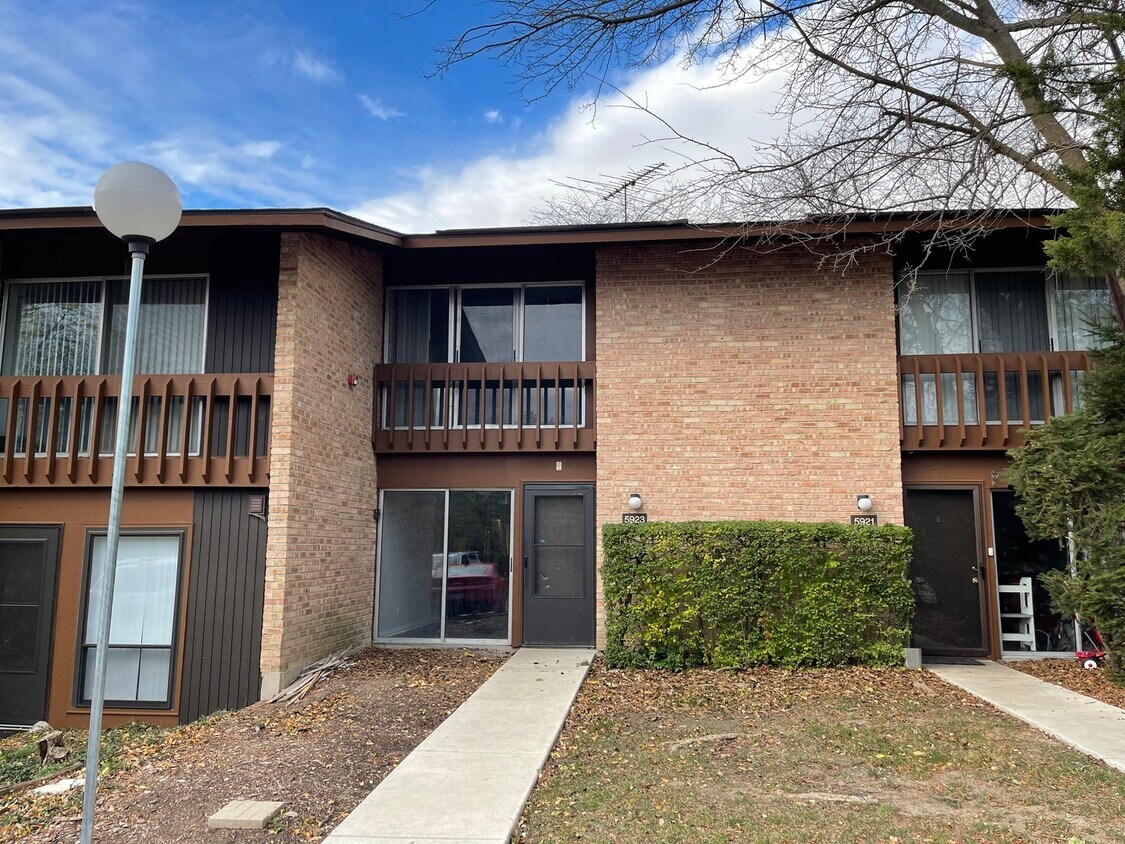 5923 Meadow Dr, Lisle, IL 60532 Townhome Rentals in Lisle IL