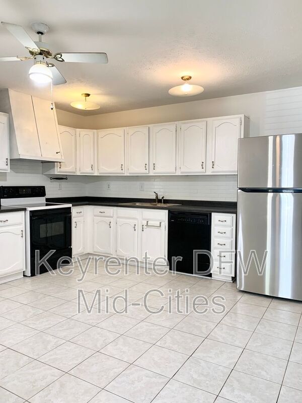 Building Photo - 303 Willow Springs Dr