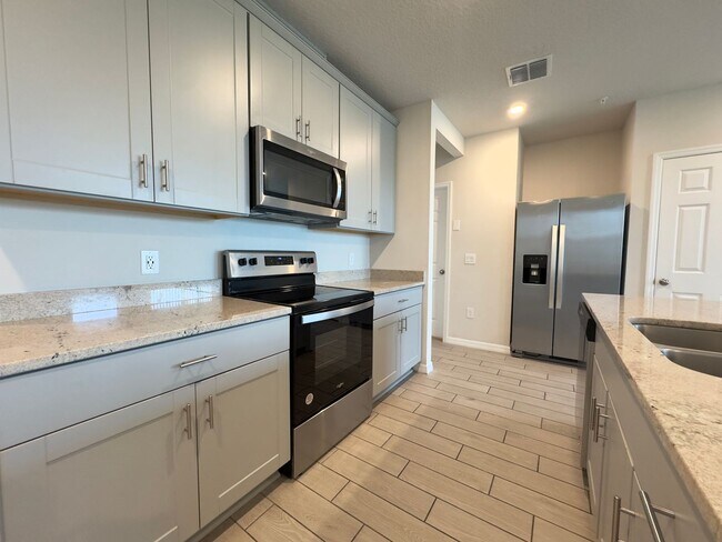 Building Photo - 3 Bedroom, 2.5 Bath Town Home in Greens at...