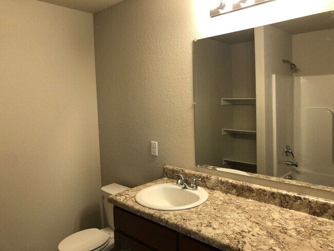 Building Photo - 3 bedroom 2 bath, 2c garage.  very nice home for rent.