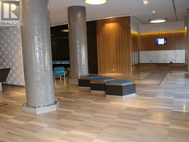 Building Photo - 36 Park Lawn Rd