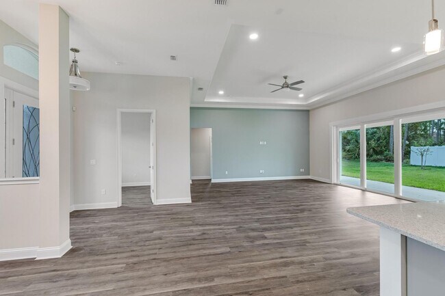 Foto del edificio - Stunning 4 Bedroom, 2 Bathroom Home on Qui...