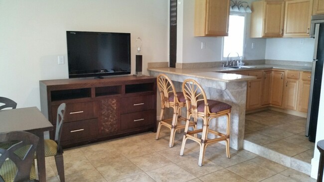 Foto del edificio - Beautiful Partly Furnished Studio