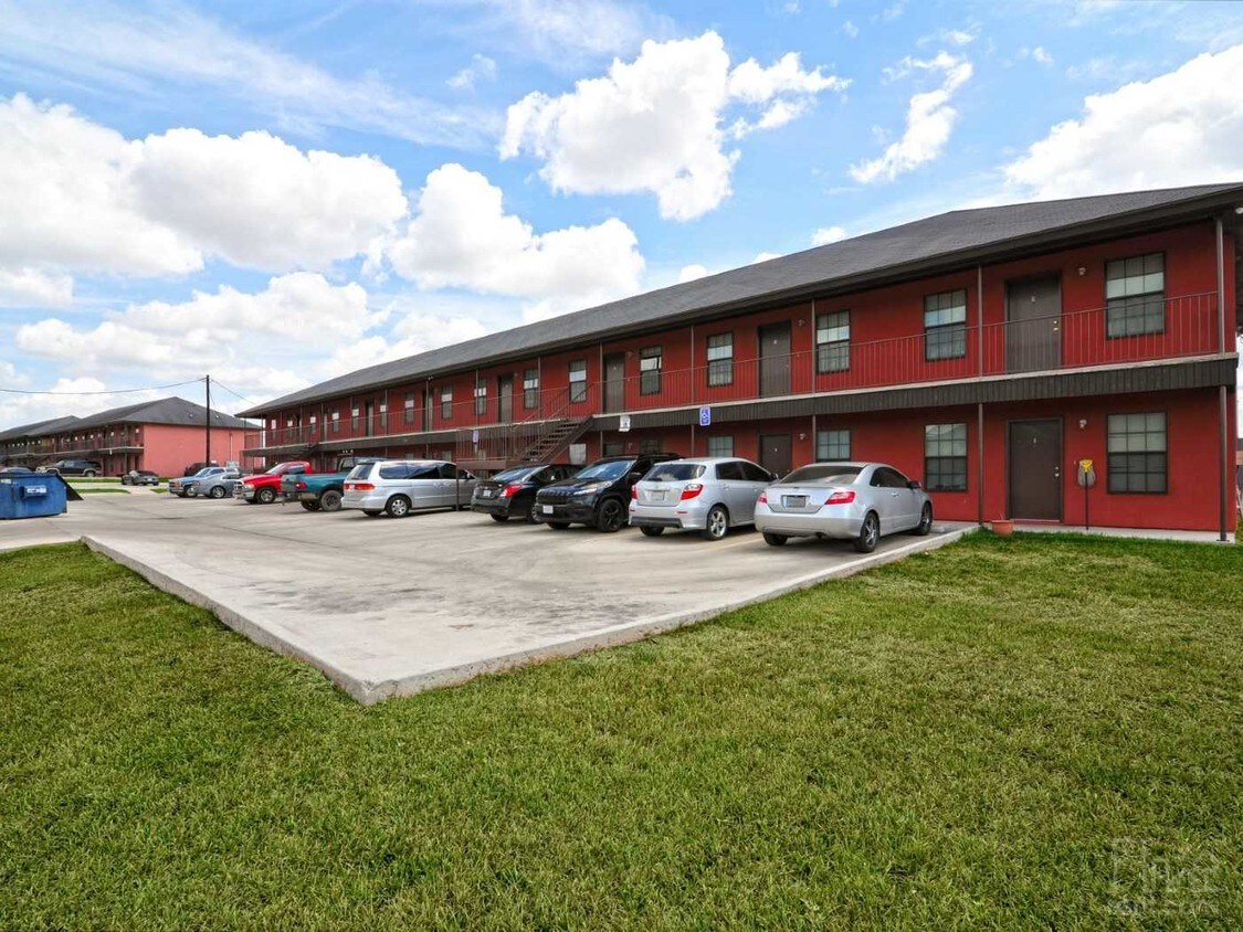 Foto principal - 702 E 5th St